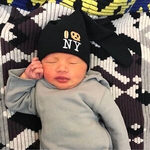 Hot Dog Pretzel NY Knot Hat - Black